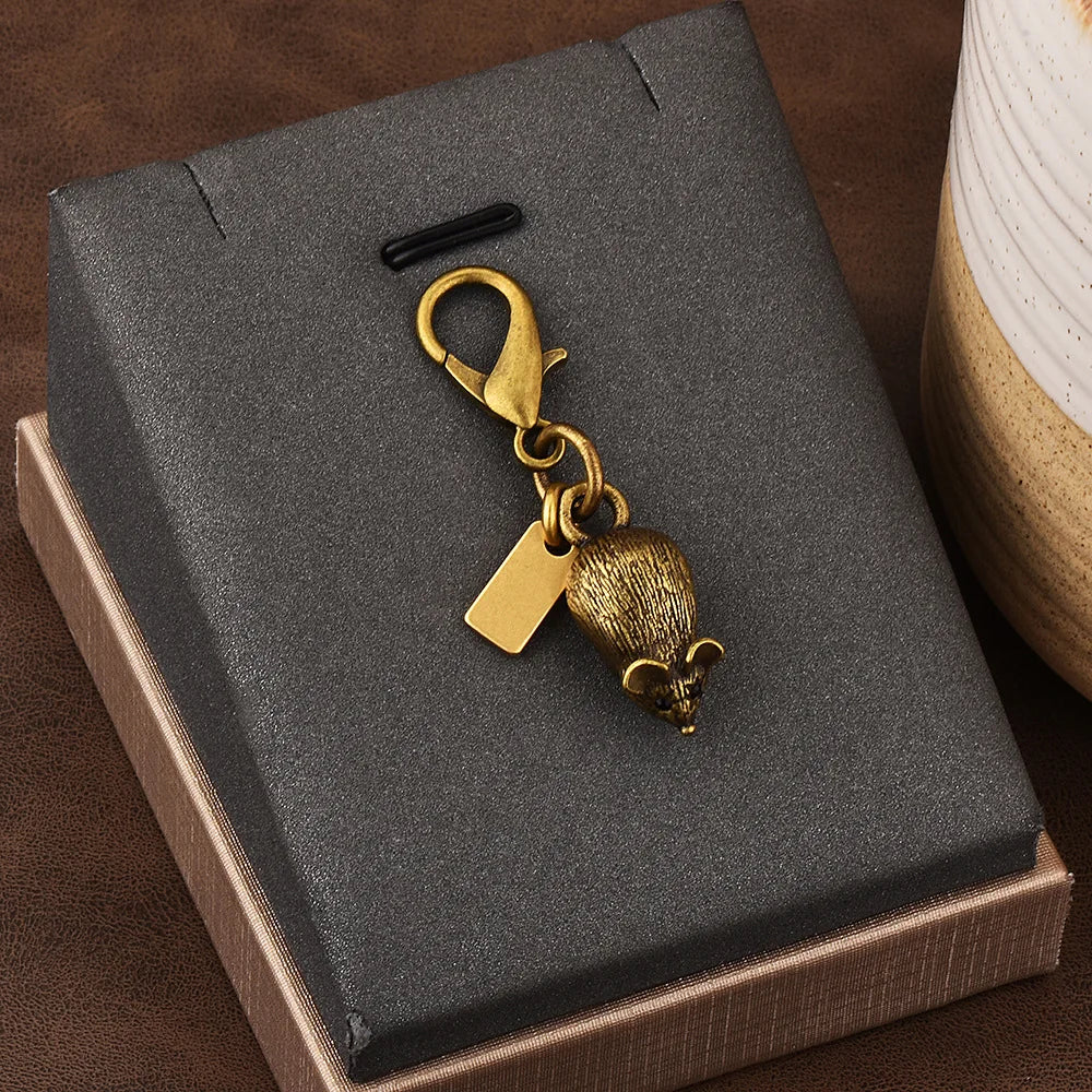 Mini Charm „Mouse“ – Eleganter Schlüsselanhänger in Goldoptik