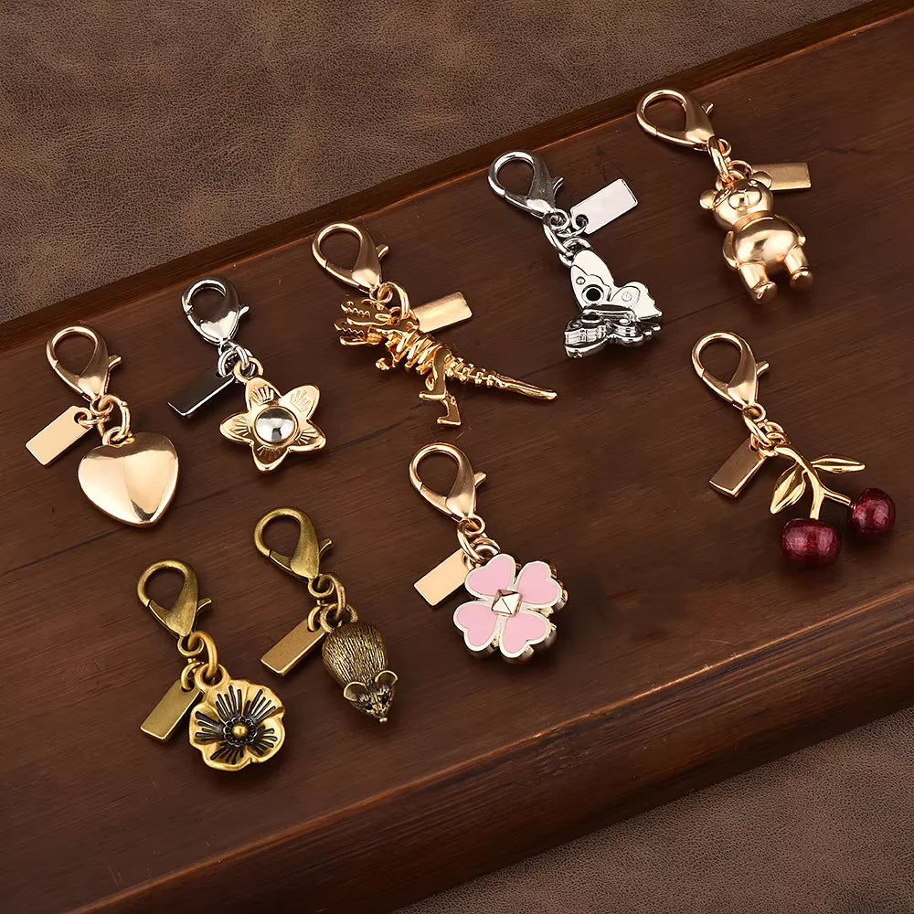 Mini Charm „Bear“ – Eleganter Schlüsselanhänger in Goldoptik