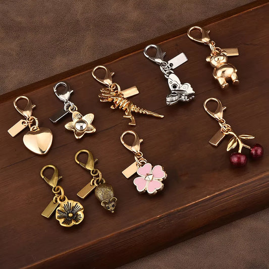 Mini Charm „Bear“ – Eleganter Schlüsselanhänger in Goldoptik