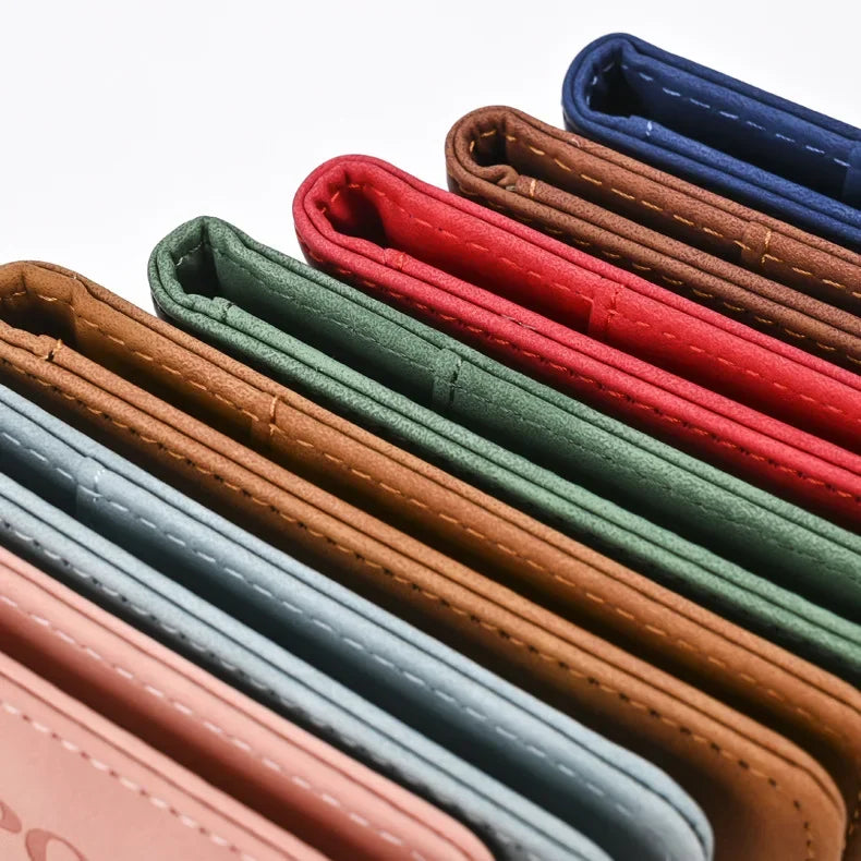 Boarding Mode: ON – Elegante RFID-Passhülle mit Kartenfächern